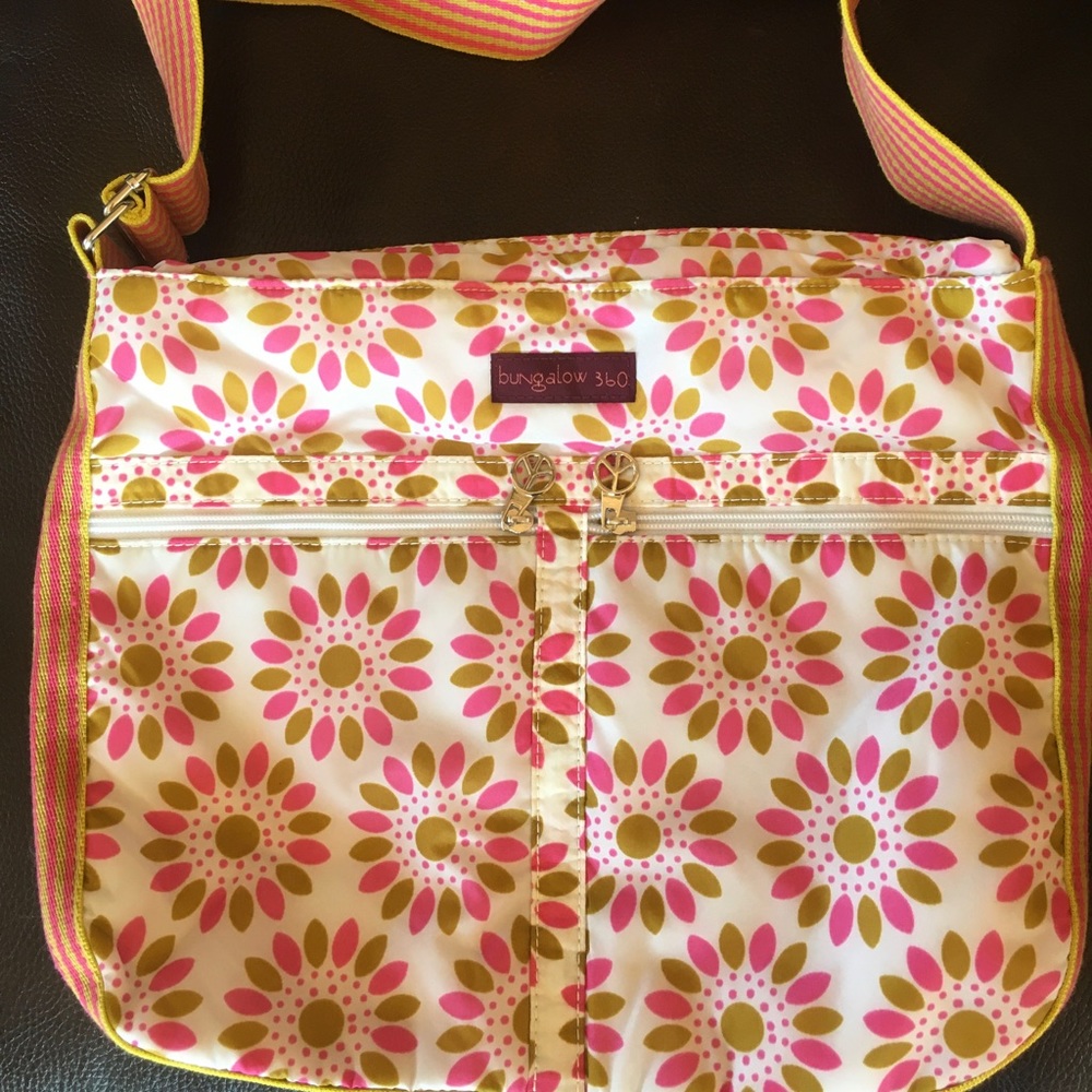 Bungalow 360 crossbody purse